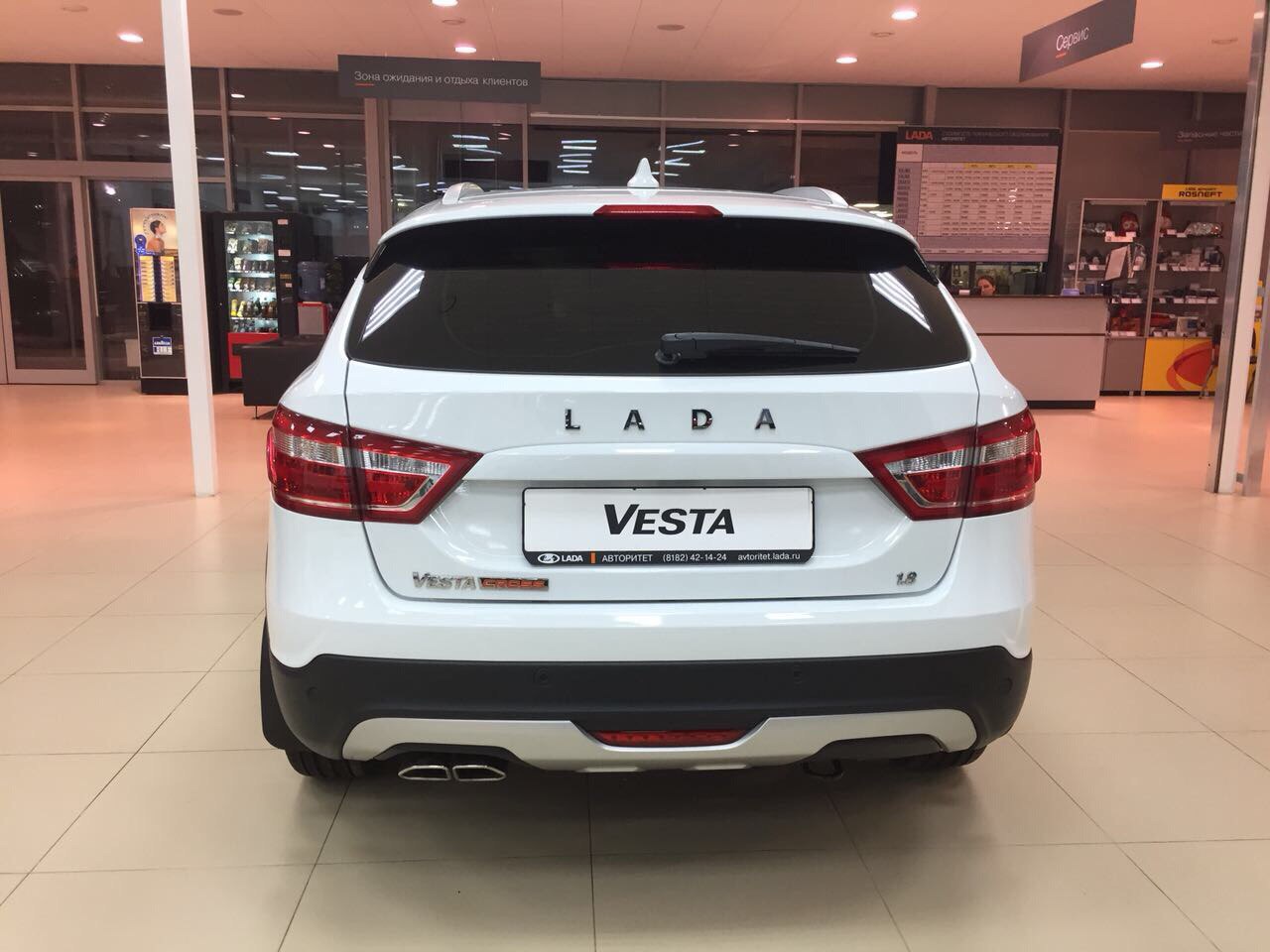 LADA VESTA SW и SW Cross уже в автосалоне
